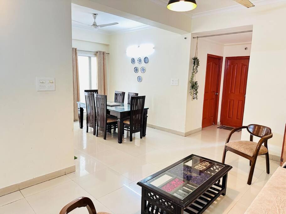 Tranquil Apartment Varanasi Exterior photo